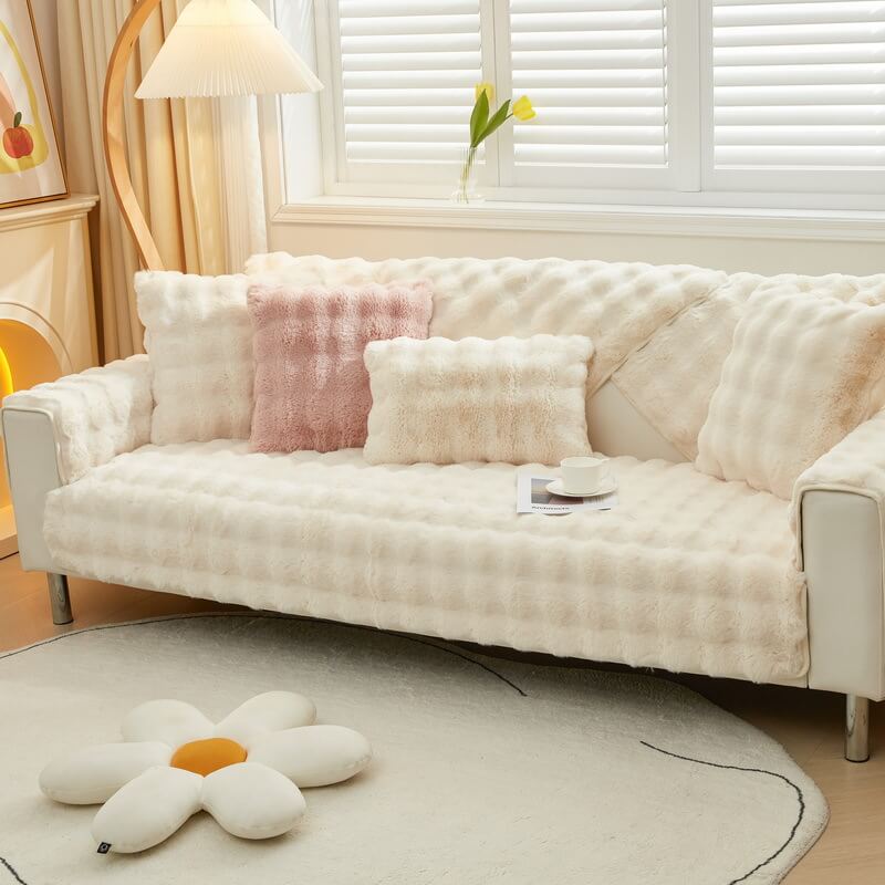 Plush non-slip couch cover. Middlepet™