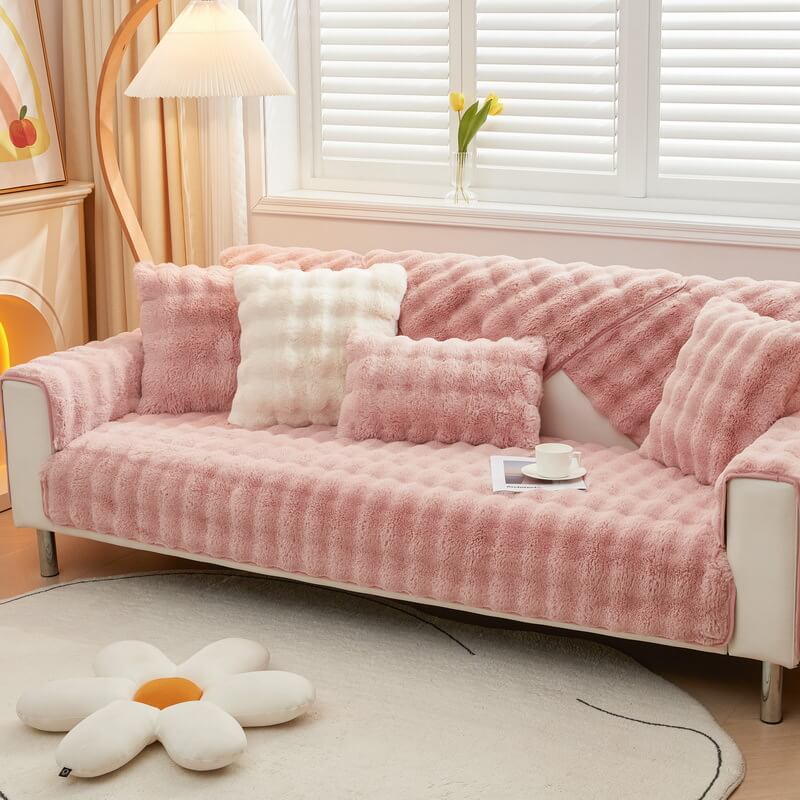 Plush non-slip couch cover. Middlepet™