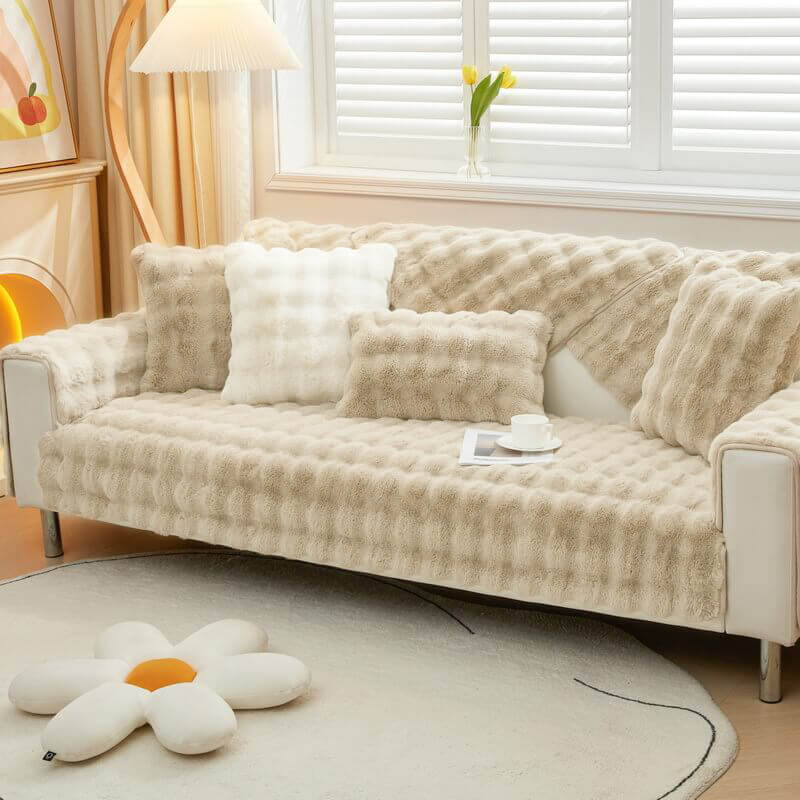 Plush non-slip couch cover. Middlepet™