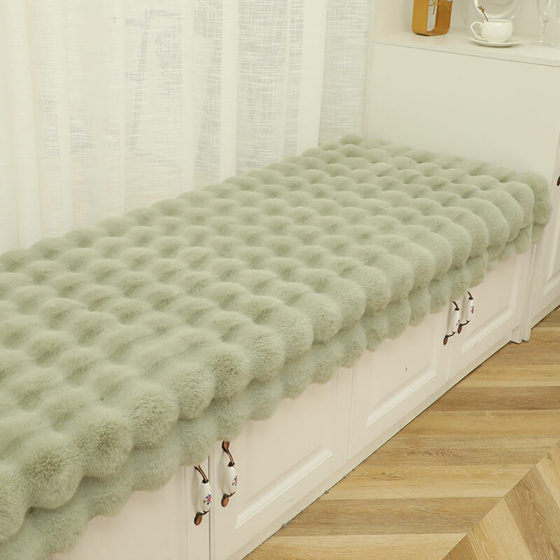 Plush non-slip couch cover. Middlepet™