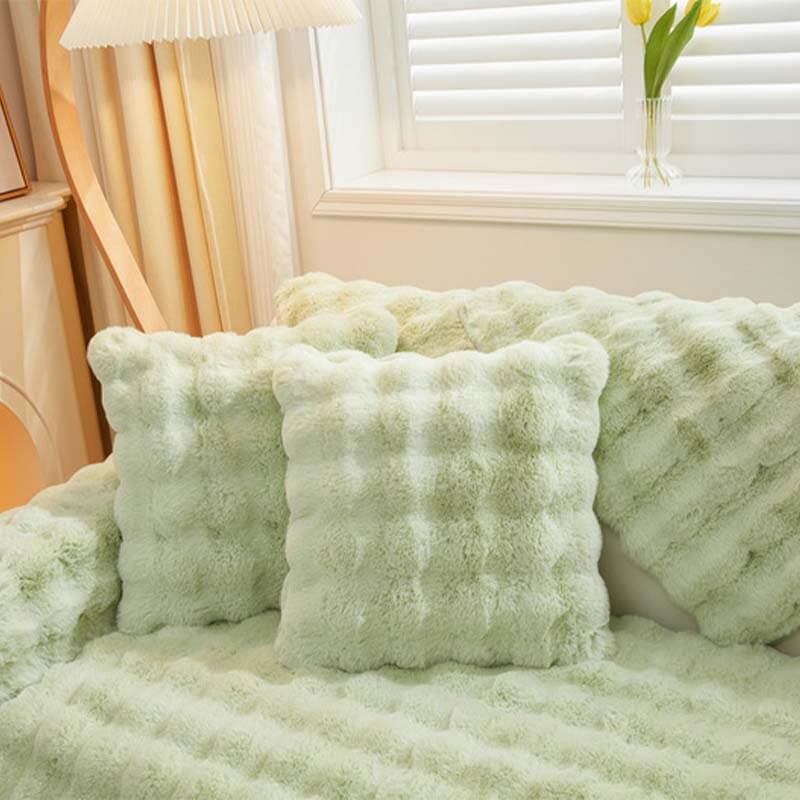 Plush non-slip couch cover. Middlepet™