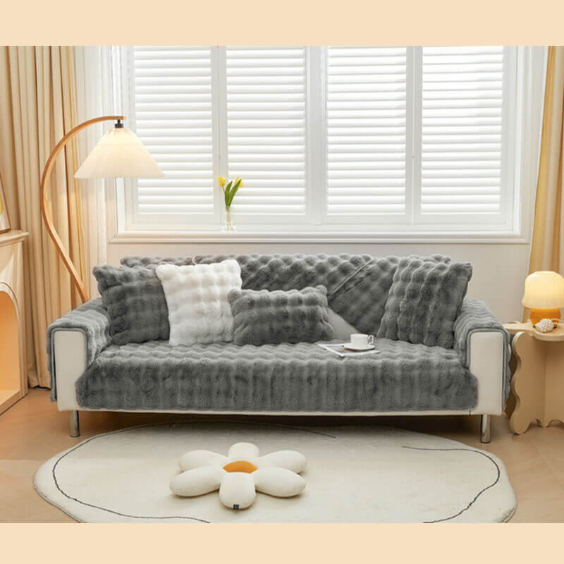 Plush non-slip couch cover. Middlepet™